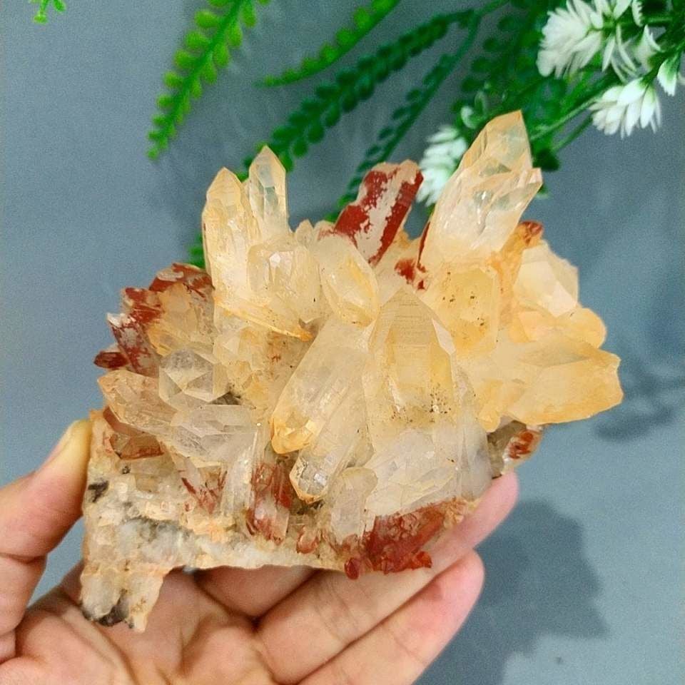 Kırmızı Kuvars Kristal Kümesi 327 gr