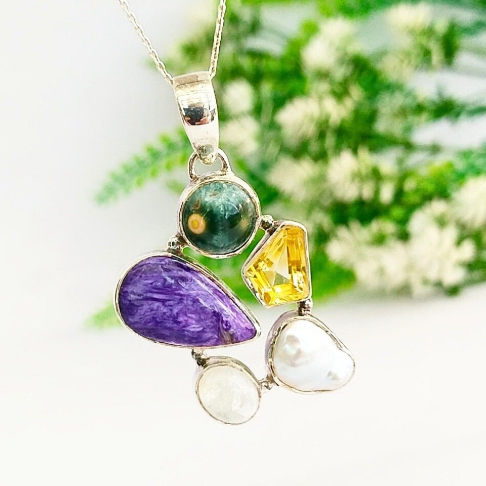 Charoit-Stein-Halskette mit besonderem Design – TSR1264