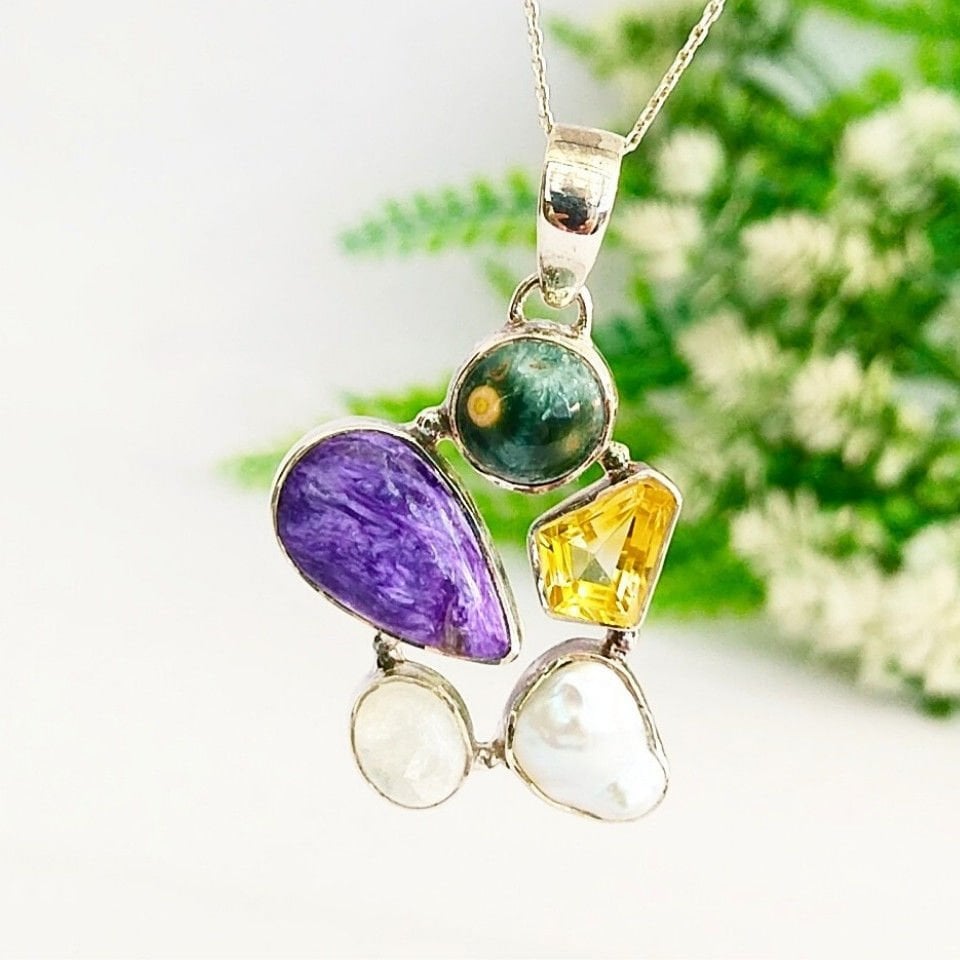 Charoit-Stein-Halskette mit besonderem Design – TSR1264