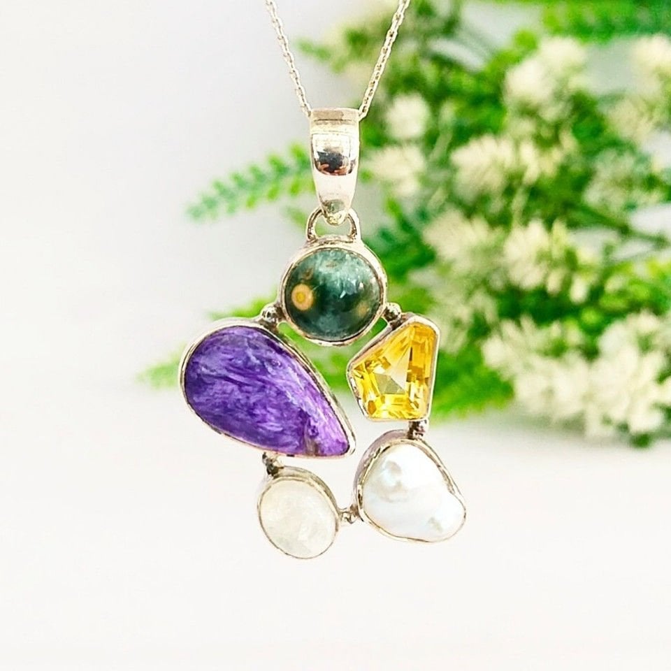 Charoit-Stein-Halskette mit besonderem Design – TSR1264