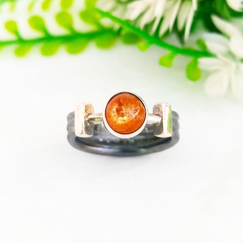 Sonnenstein-Ring mit speziellem Design – OTS1068