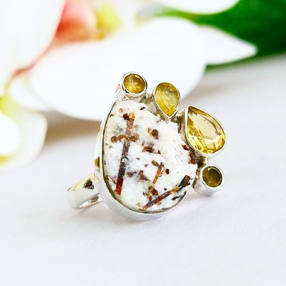 Astrophyllit-Stein-Ring mit besonderem Design – OTS1096