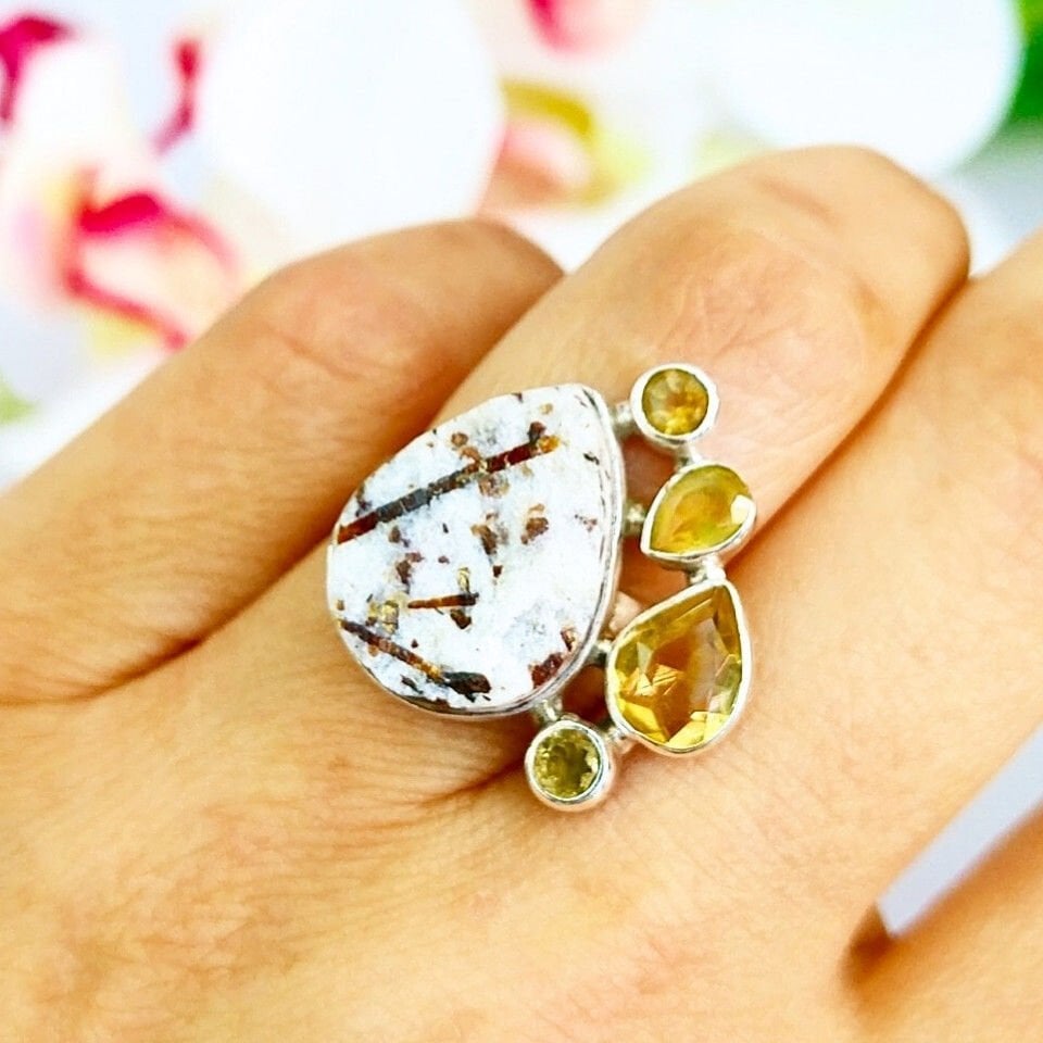 Astrophyllit-Stein-Ring mit besonderem Design – OTS1096