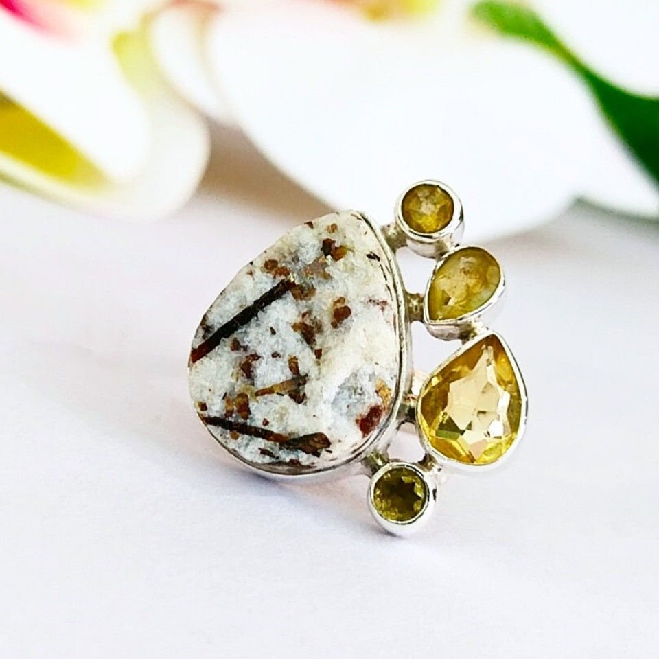 Astrophyllit-Stein-Ring mit besonderem Design – OTS1096