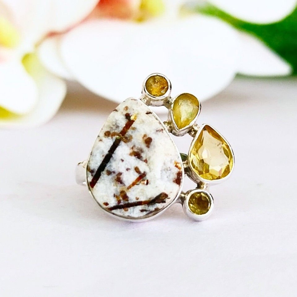 Astrophyllit-Stein-Ring mit besonderem Design – OTS1096