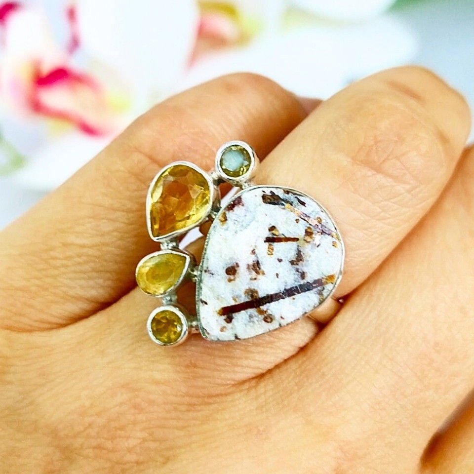 Astrophyllit-Stein-Ring mit besonderem Design – OTS1096