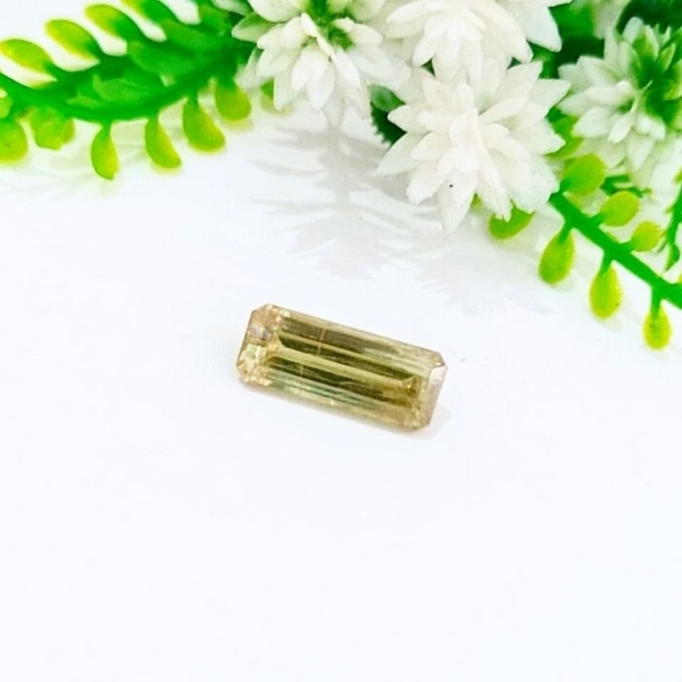 Diaspor Natural Stone Cabochon 9.10 crt