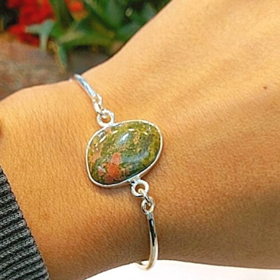Natursteinarmband mit Unakit-Stein