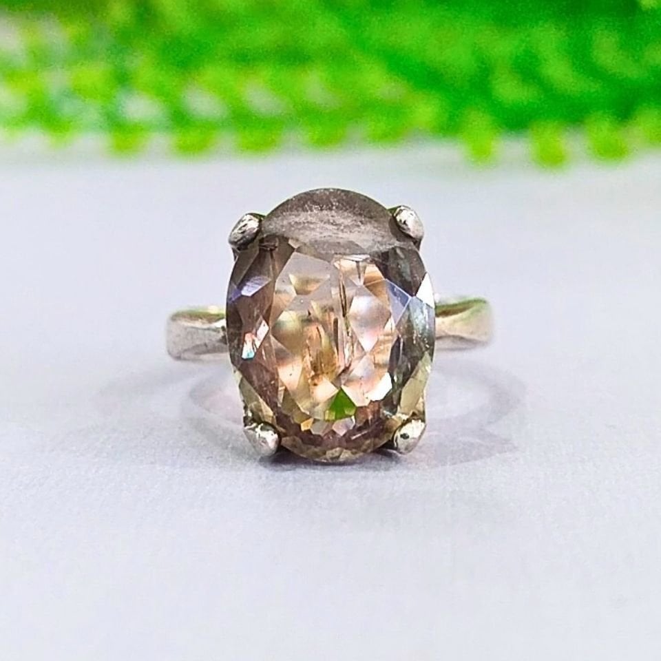 Diaspore-Stein-Ring mit besonderem Design
