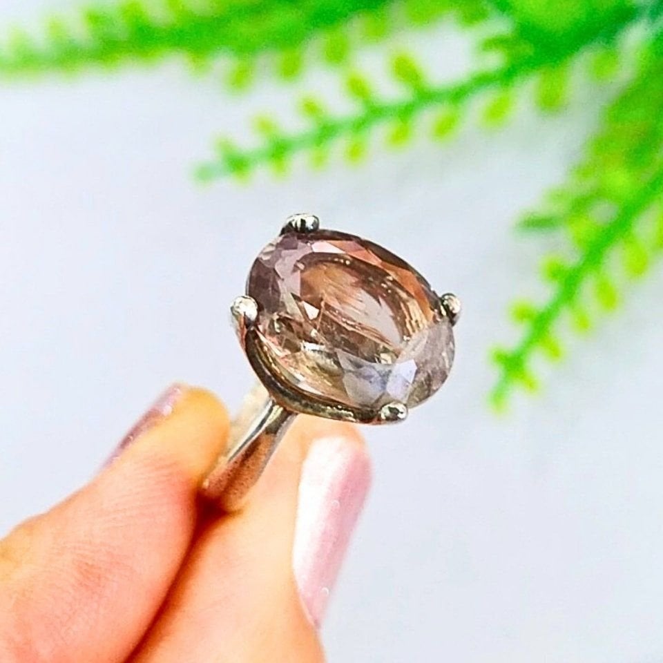 Diaspore-Stein-Ring mit besonderem Design