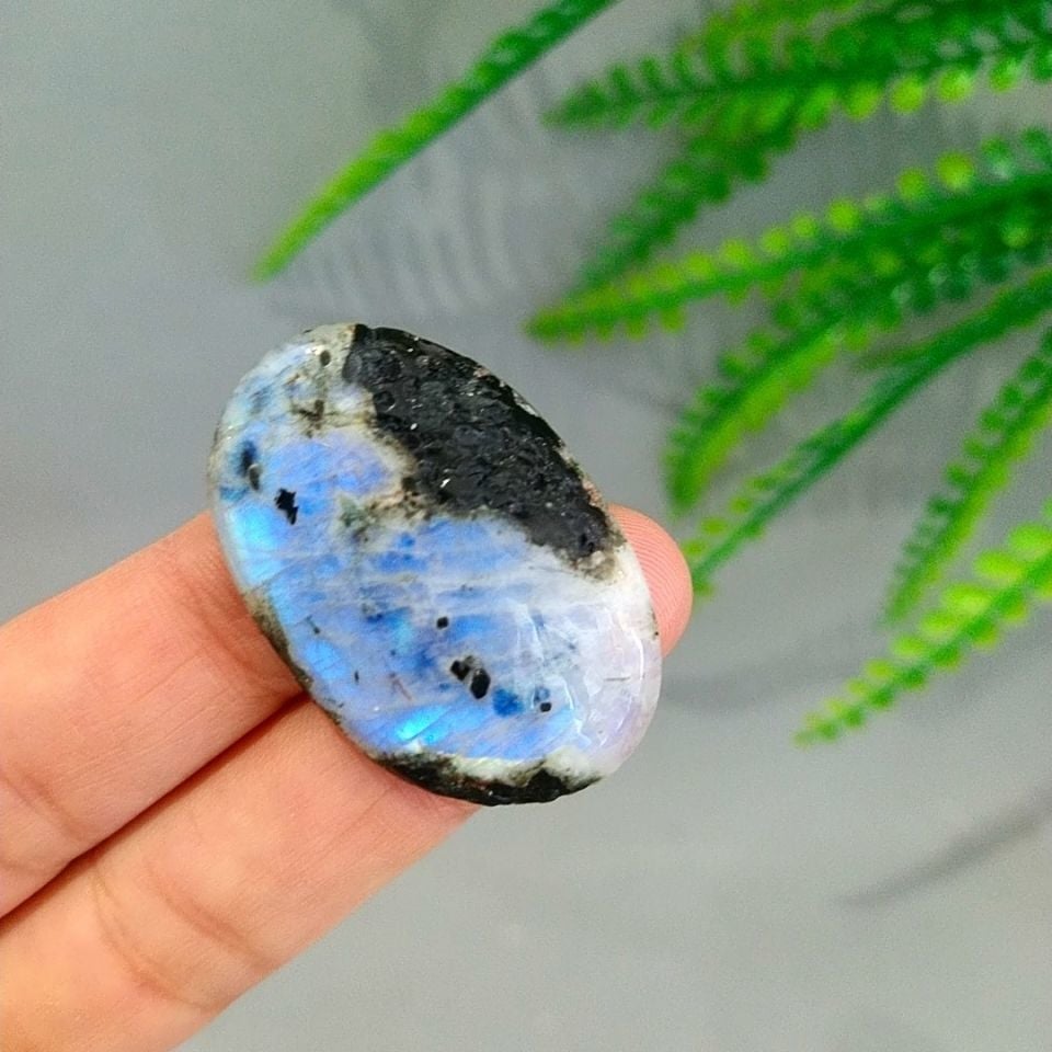 Moonstone Cabochon A129