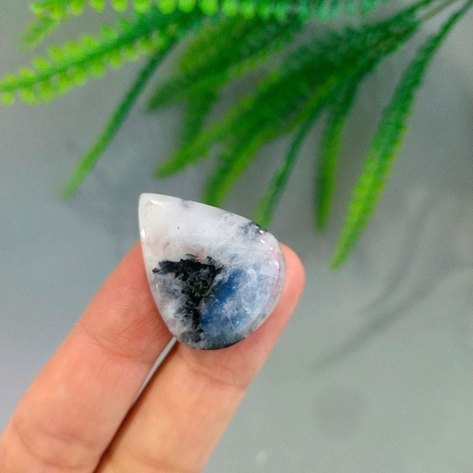 Mondstein Cabochon A145