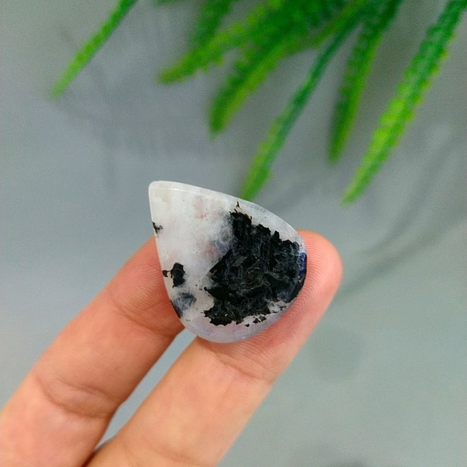 Mondstein Cabochon A145