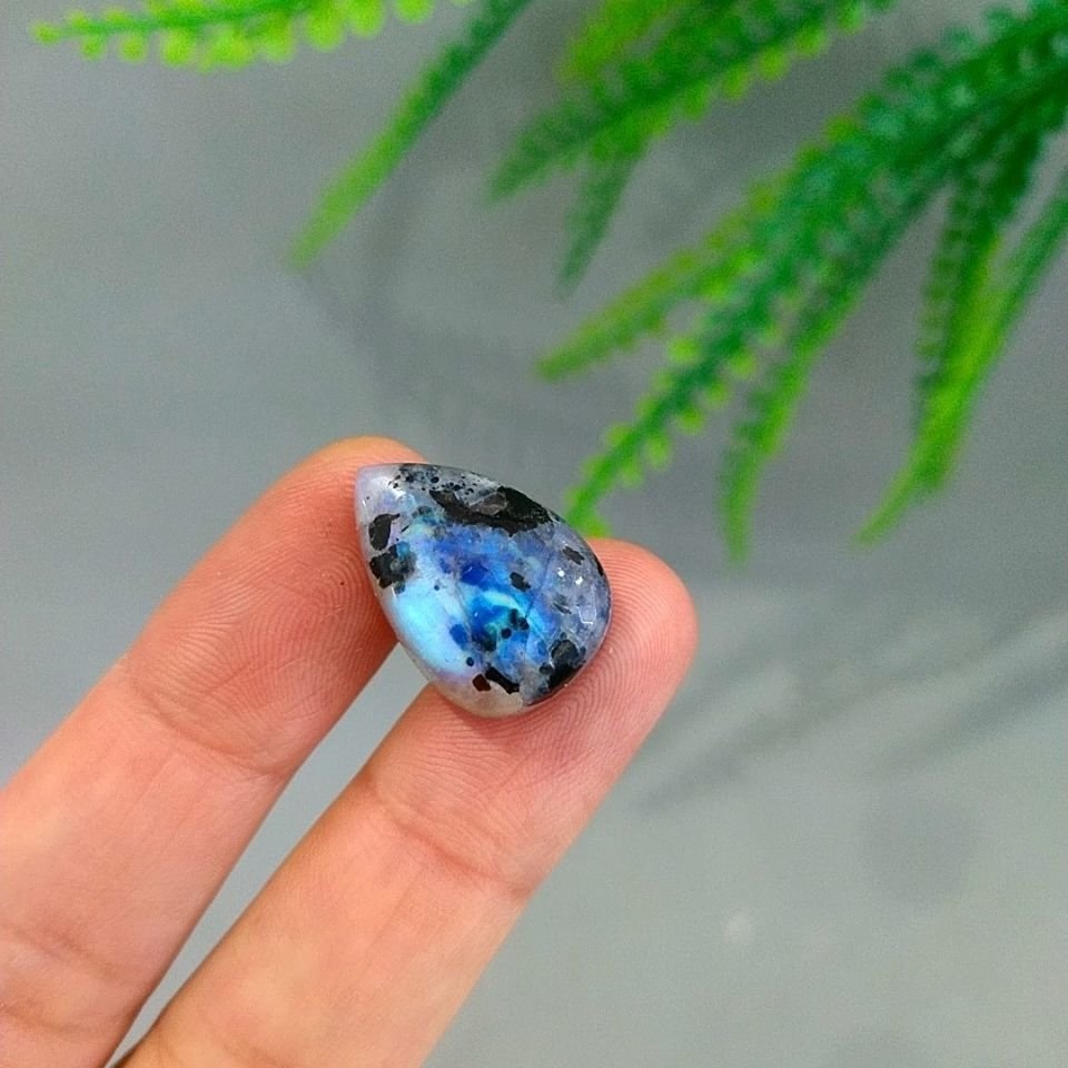 Mondstein Cabochon A153