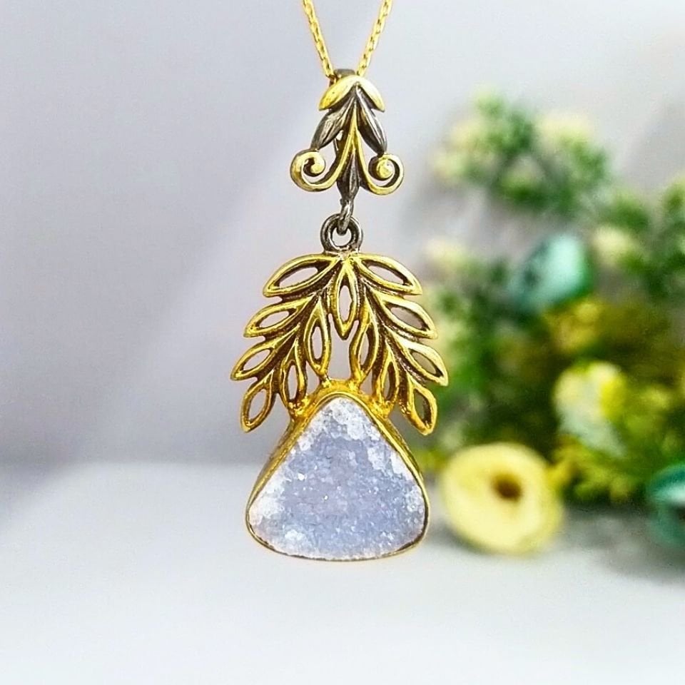 Druzy Chalcedon Halskette mit besonderem Design