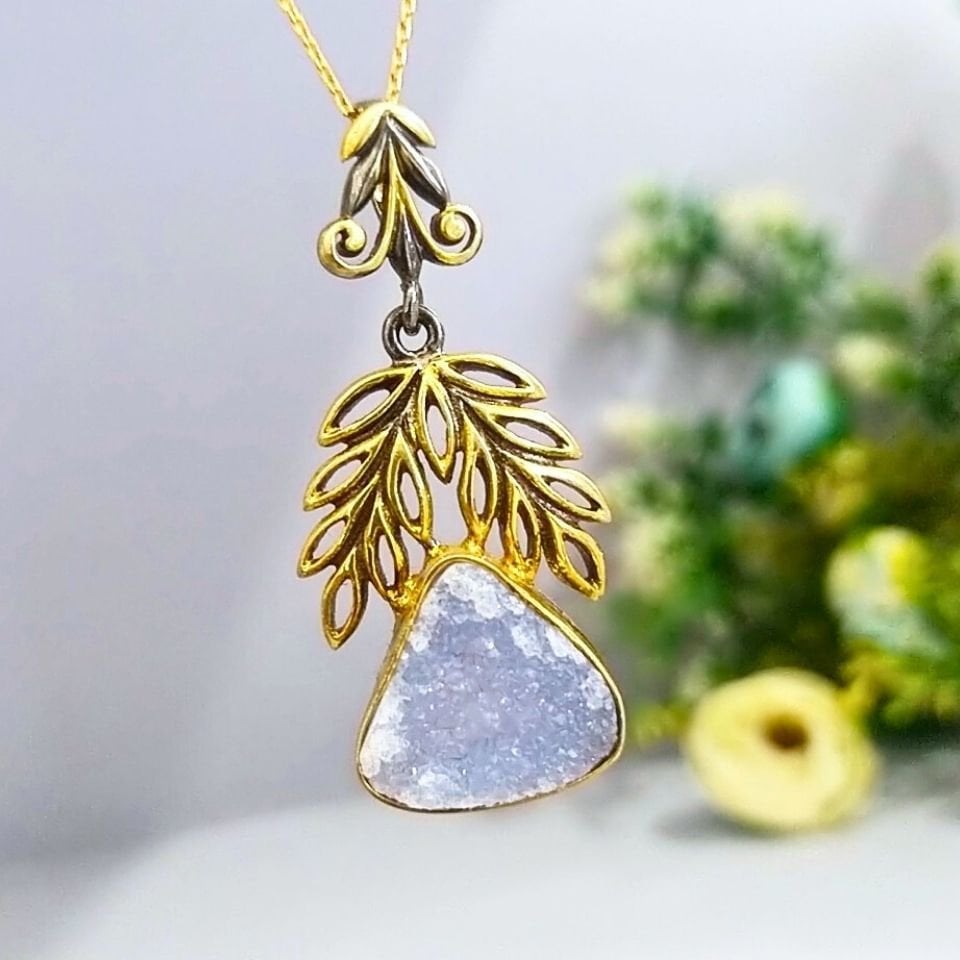 Druzy Chalcedon Halskette mit besonderem Design