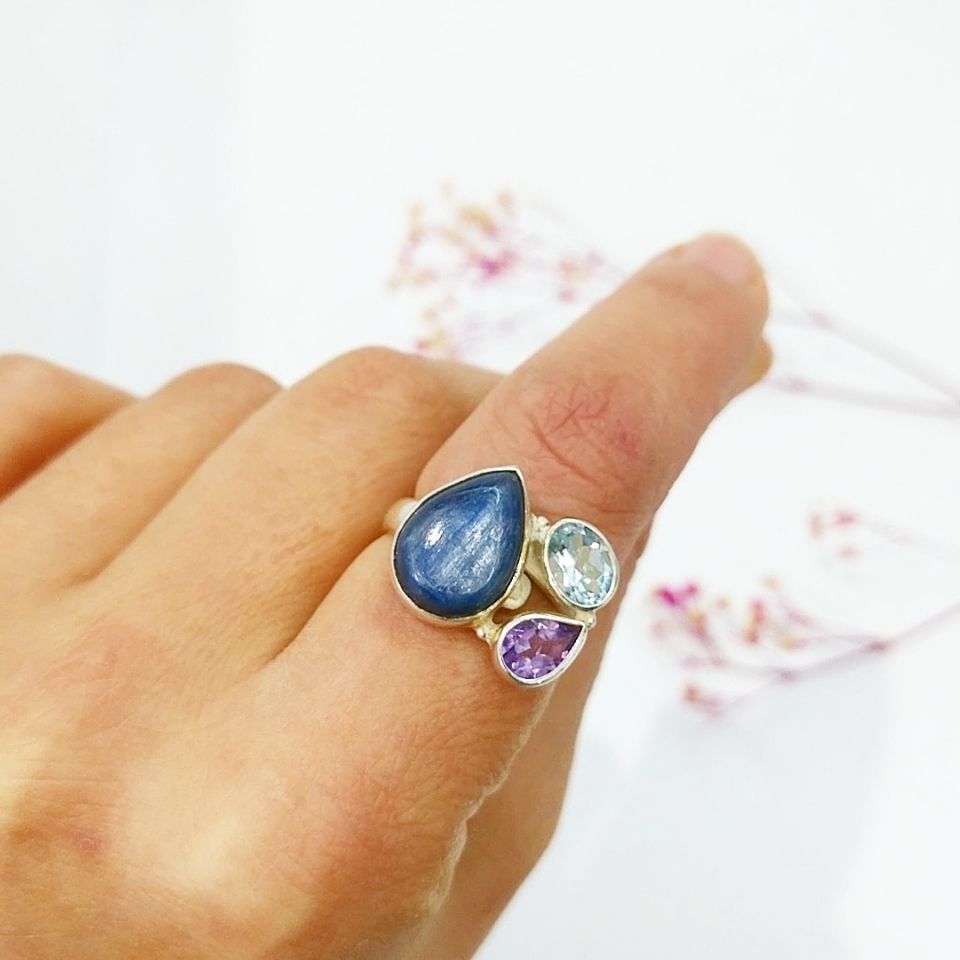 Kyanit-Stein-Ring mit besonderem Design