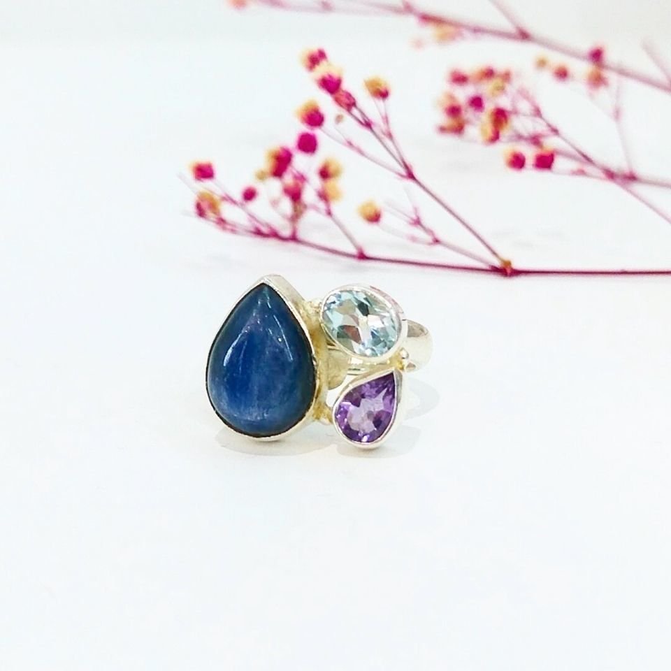 Kyanit-Stein-Ring mit besonderem Design