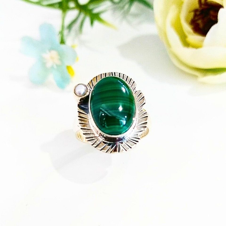 Malachit-Stein-Ring mit besonderem Design – OTS947