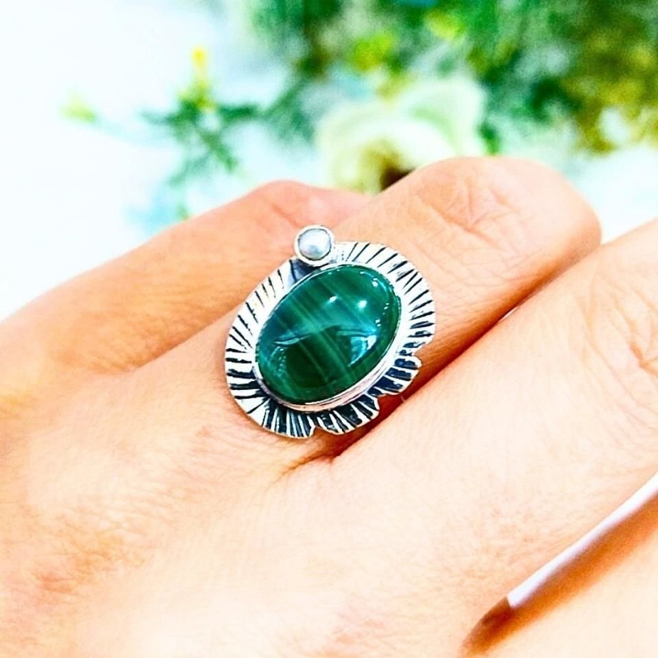 Malachit-Stein-Ring mit besonderem Design – OTS947
