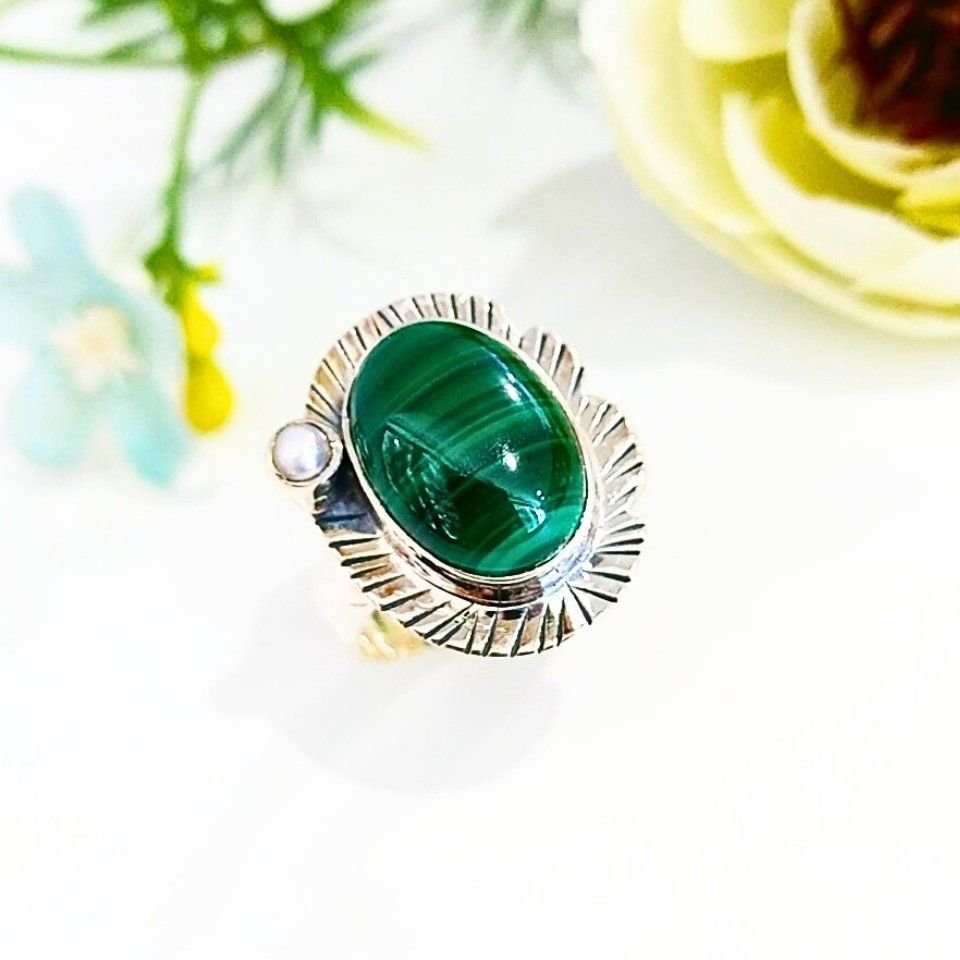 Malachit-Stein-Ring mit besonderem Design – OTS947