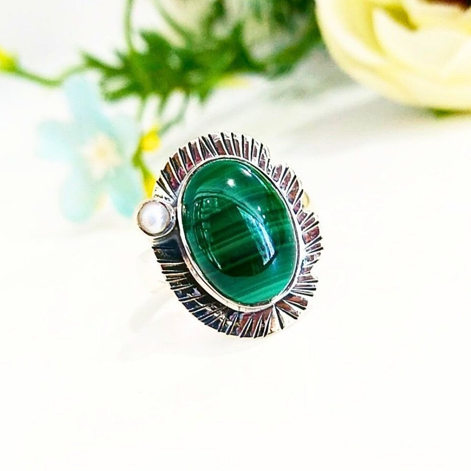 Malachit-Stein-Ring mit besonderem Design – OTS947
