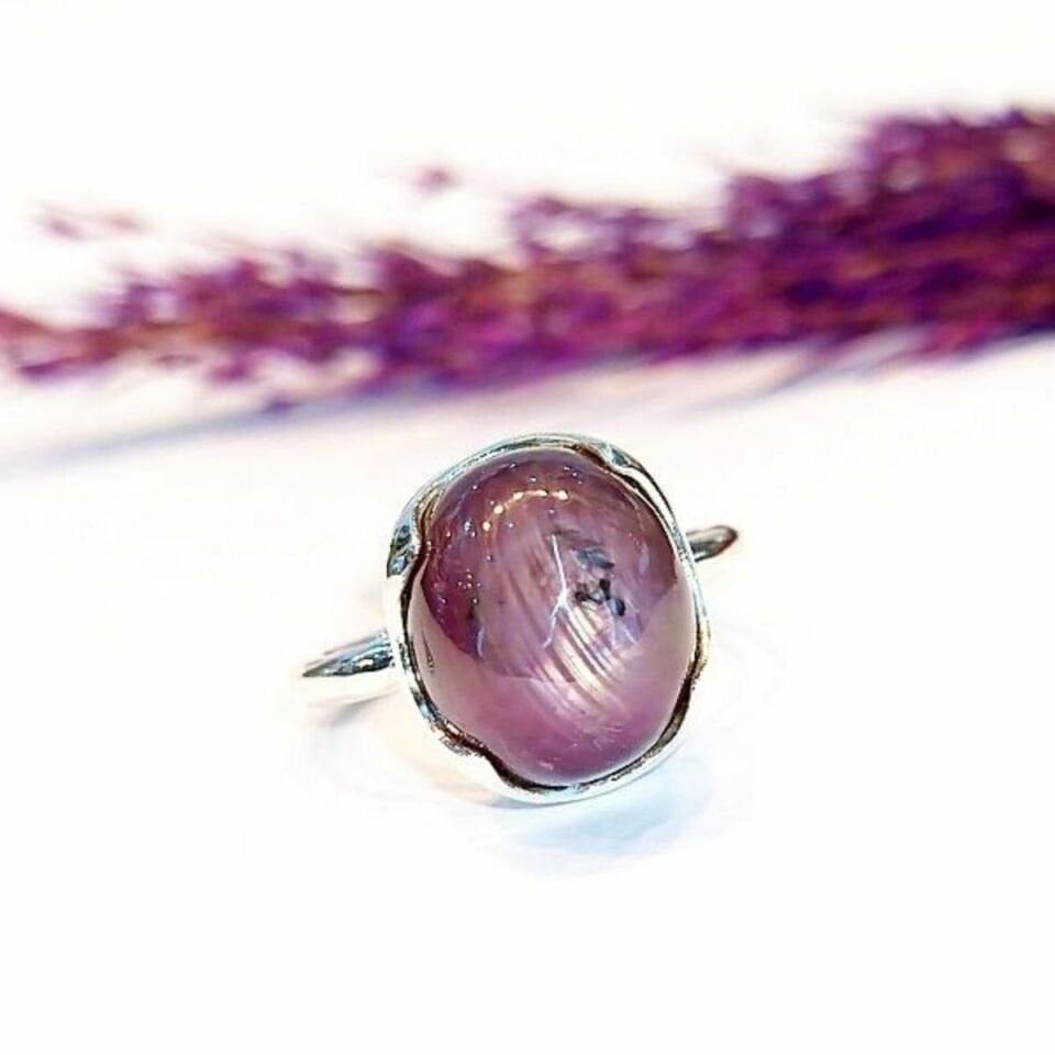 Sternrubin-Ring mit Sonderdesign, 15,3 ct