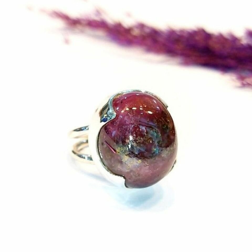 Sternrubin-Ring mit Sonderdesign, 59,8 ct