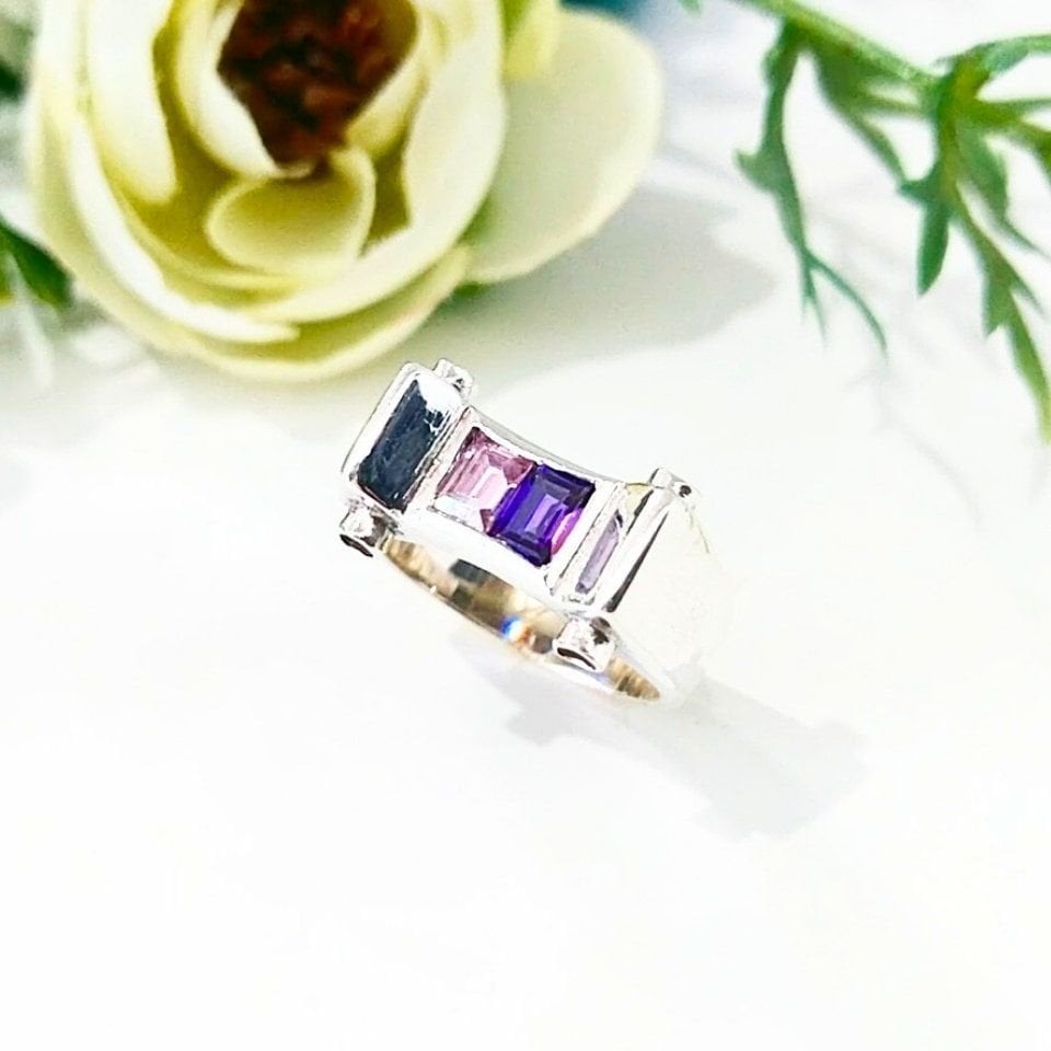 Ring mit Rosenquarz und Amethyst im Sonderdesign