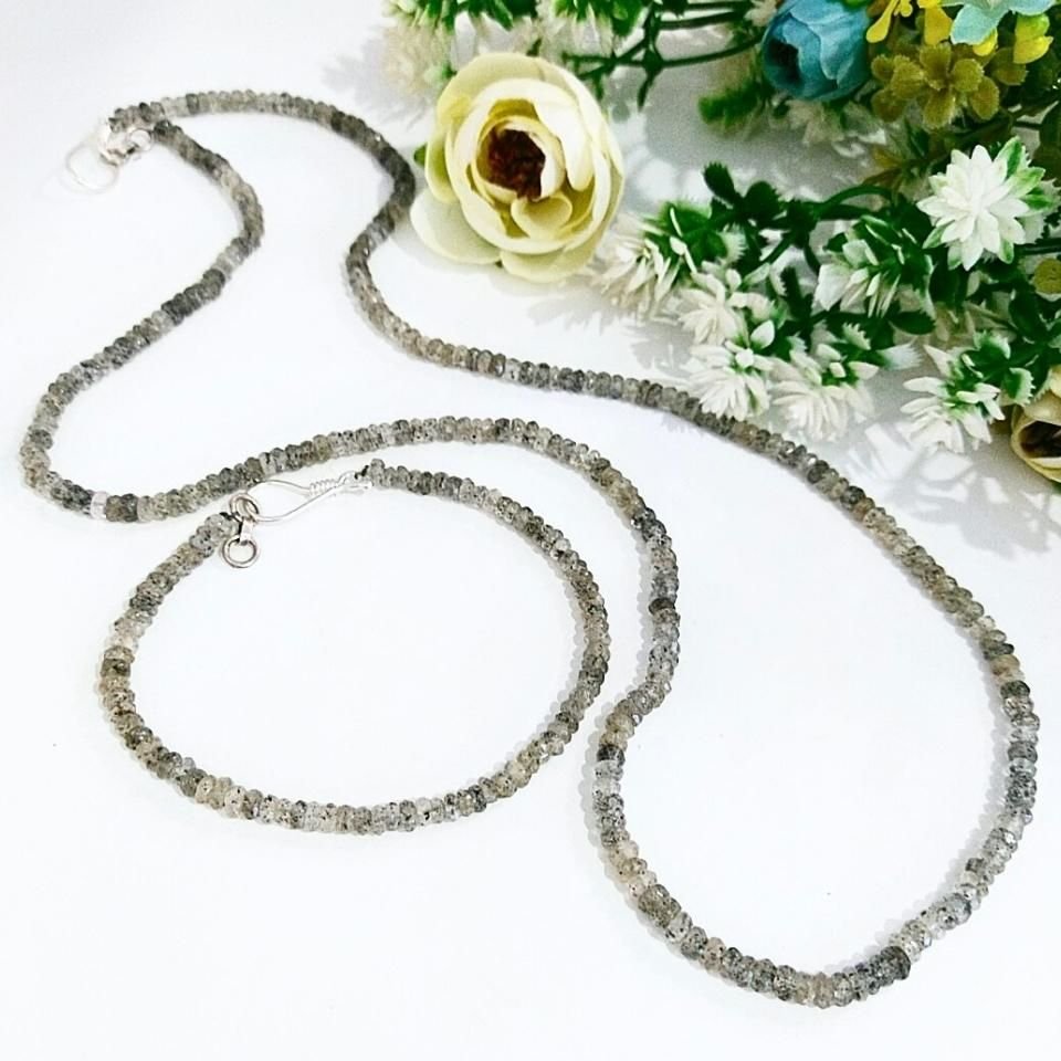 Halskette und Armband aus Naturstein mit Herkimer-Diamanten