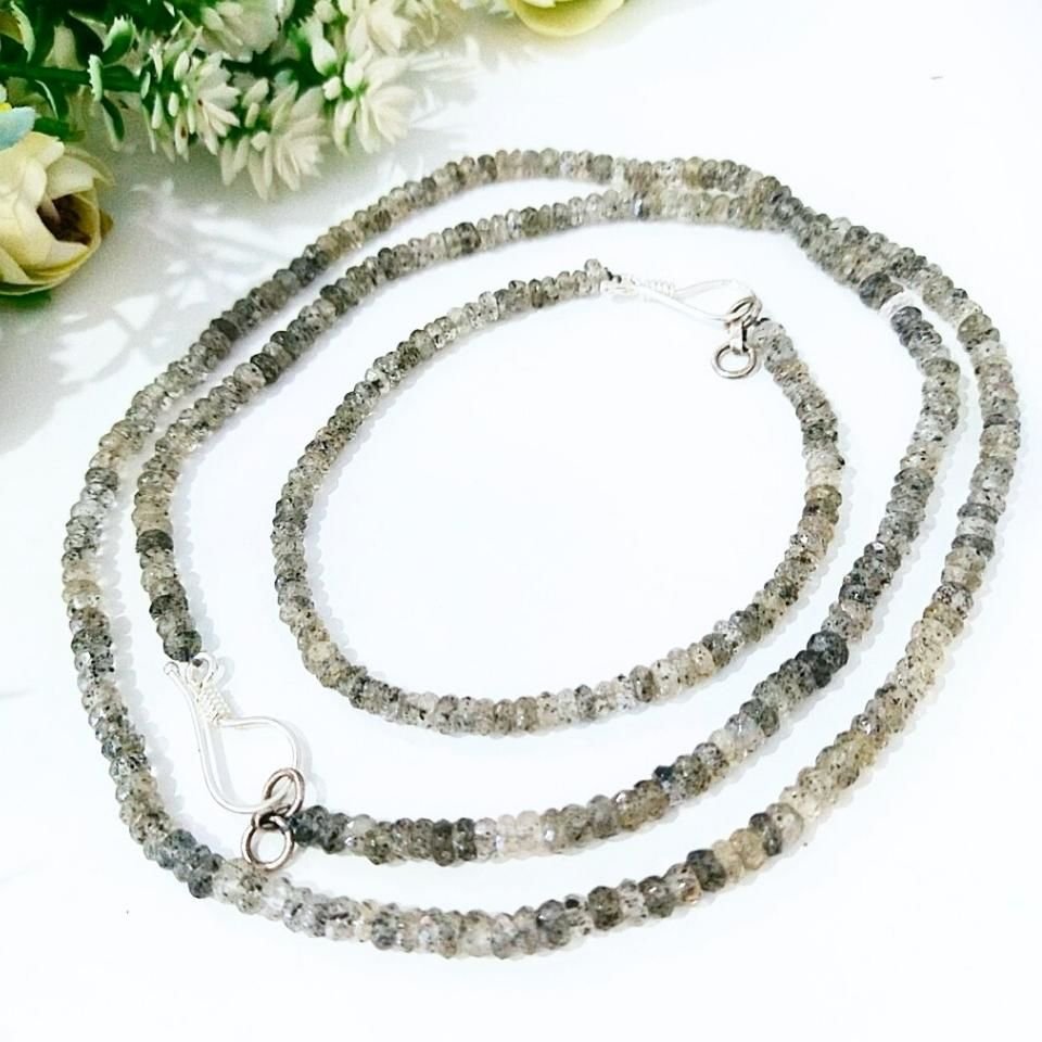 Halskette und Armband aus Naturstein mit Herkimer-Diamanten