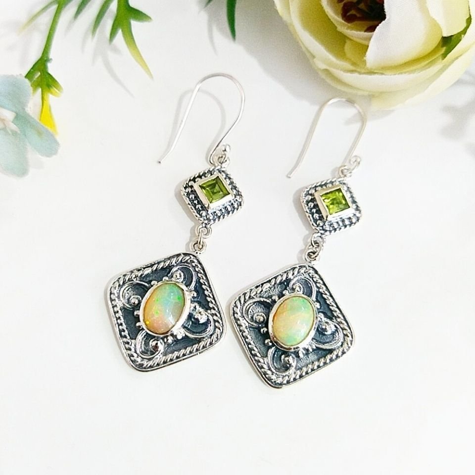 Opal- und Chrysolit-Steinohrringe - KP817