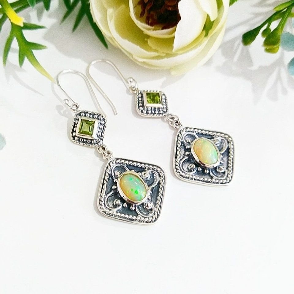 Opal- und Chrysolit-Steinohrringe - KP817