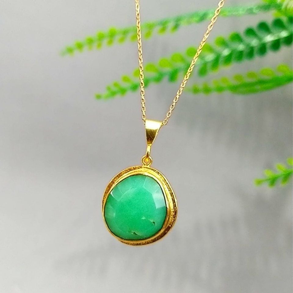 Halskette mit Chrysopras-Stein im Sonderdesign