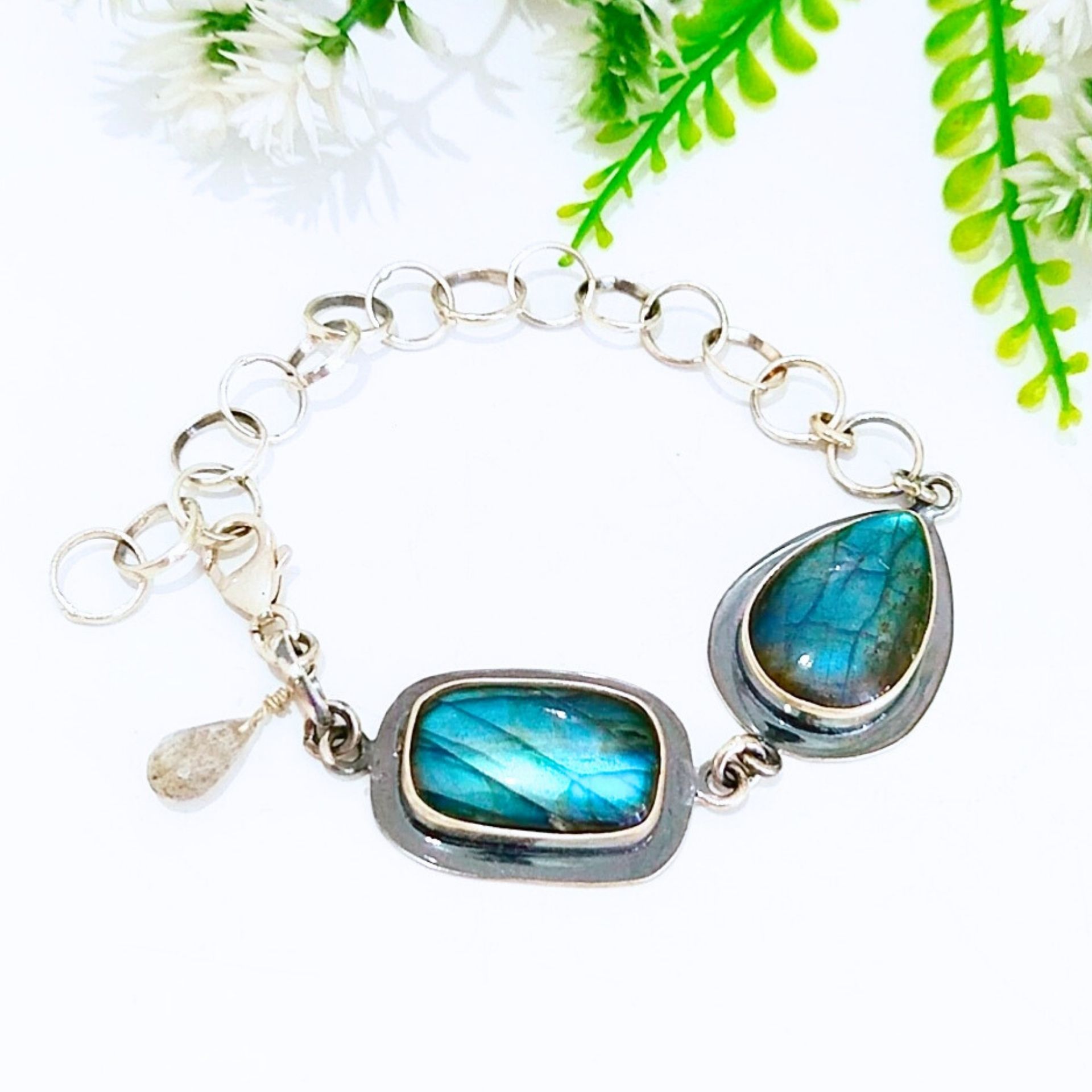 Labradorit-Stein-Armband mit speziellem Design