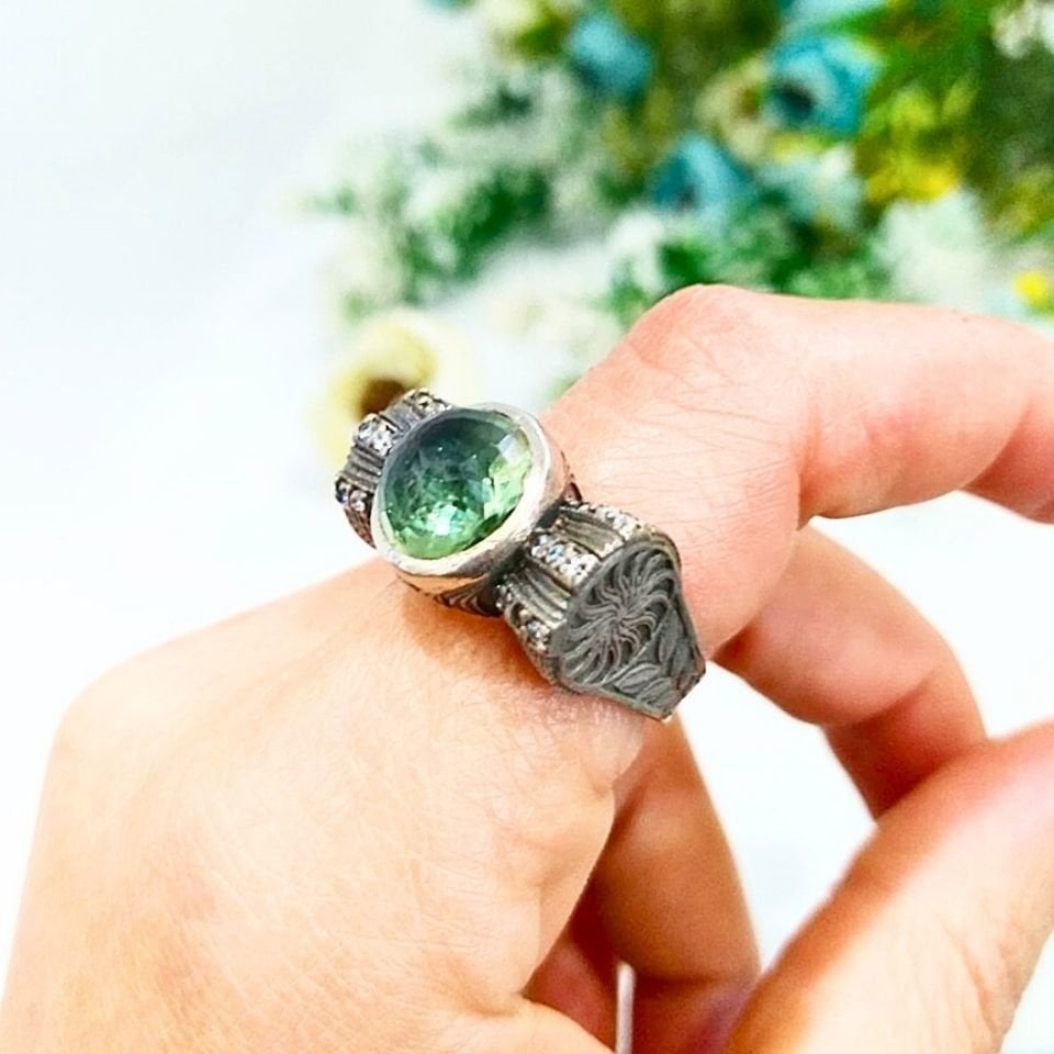 Grüner Topas-Ring mit besonderem Design – OTS965