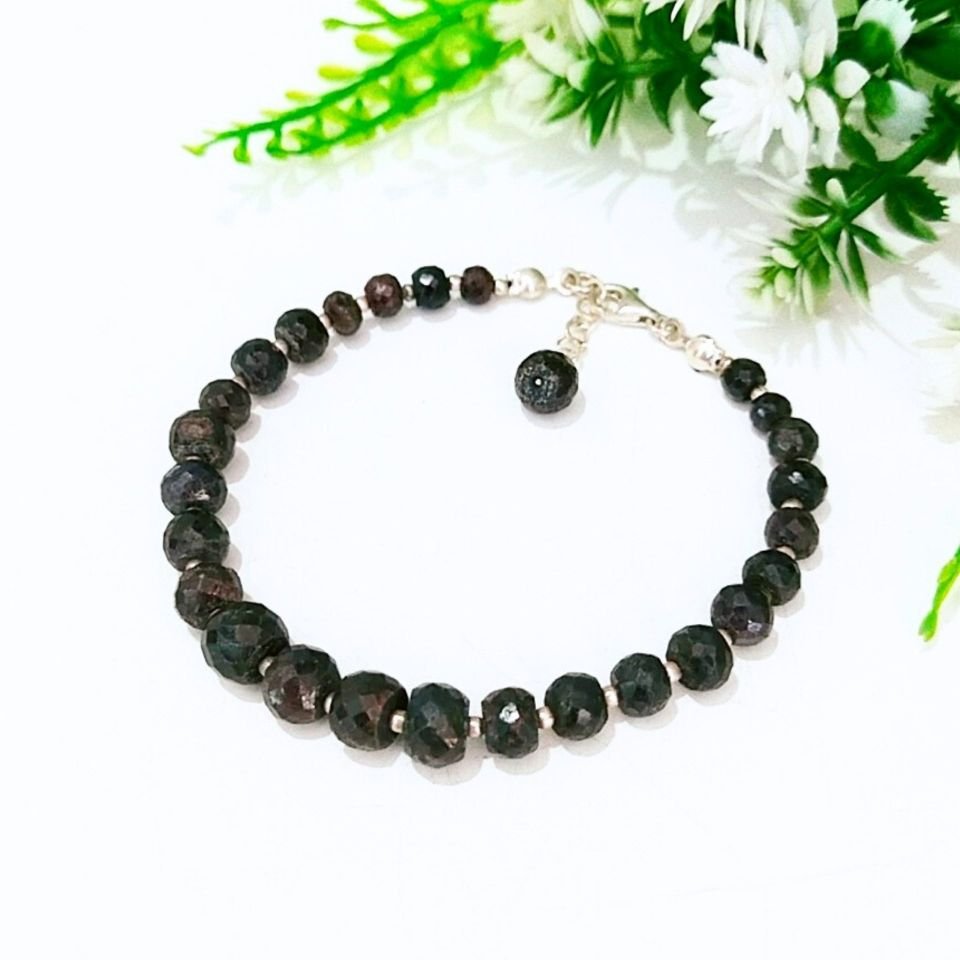 Sapphire Stone Special Design Natural Stone Bracelet 69 crt